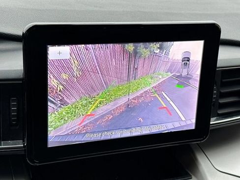 Used 2020 Ford Explorer XLT w/ Equipment Group 202A image 17