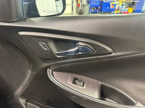Used 2021 Chevrolet Malibu LT FWD image 17