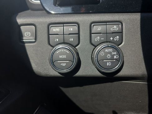 Used 2024 Chevrolet Silverado 2500 High Country w/ Technology Package image 43