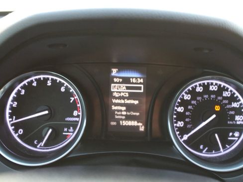 Used 2019 Toyota Camry LE FWD image 11