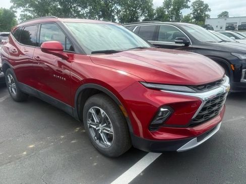 Used 2024 Chevrolet Blazer LT w/ Convenience Package FWD image 3