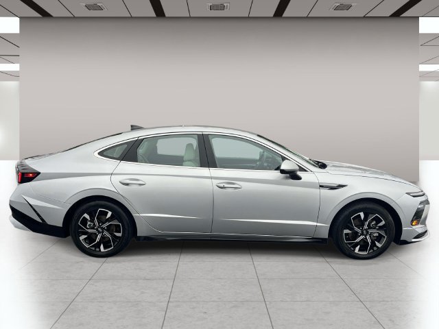 Used 2024 Hyundai Sonata SEL FWD image 2