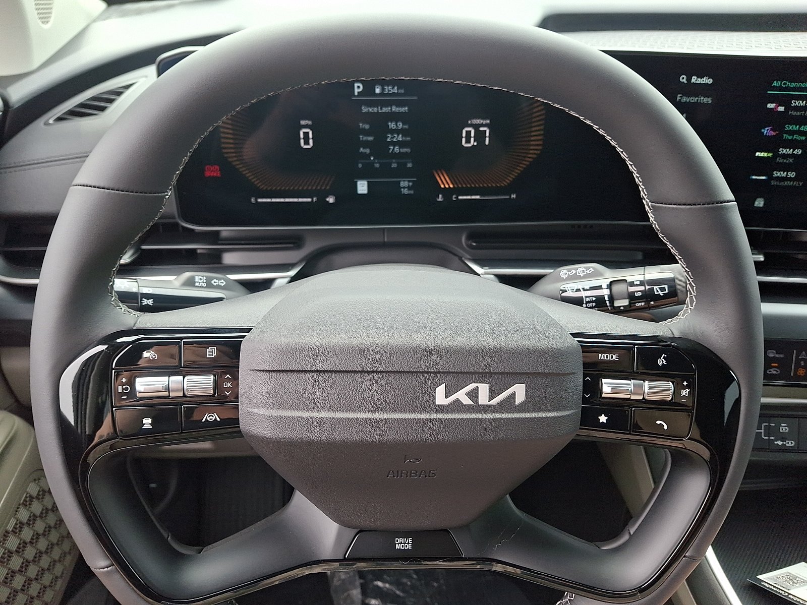 New 2027 Kia Carnival LX FWD image 15