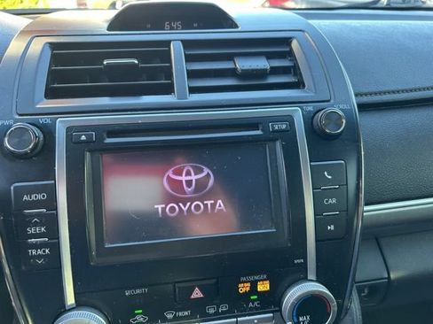 Used 2014 Toyota Camry SE FWD image 10