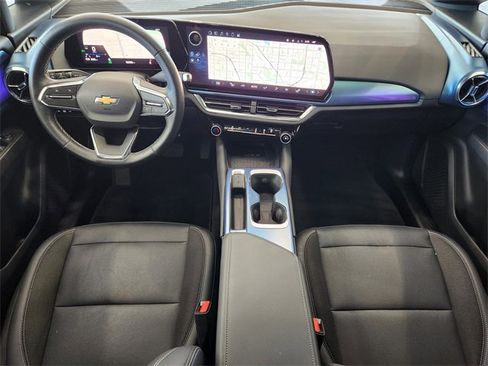 Used 2025 Chevrolet Equinox EV LT w/ Convenience Package image 11