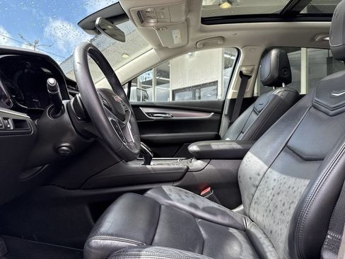 Used 2017 Cadillac XT5 Luxury w/ Driver Awareness Package image 33