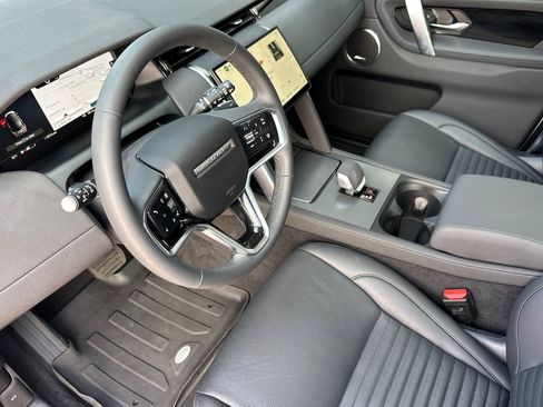 Used 2025 Land Rover Discovery Sport S image 5
