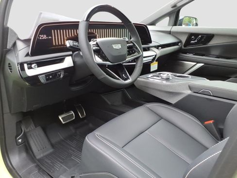 New 2027 Cadillac Optiq Sport w/ LPO, Floor Liner Package AWD/4WD image 12