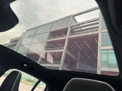 Used 2023 Volvo C40 P8 Recharge Ultimate image 6