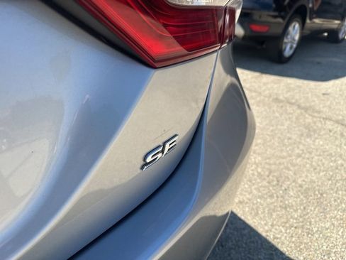 Used 2023 Toyota Camry SE image 12