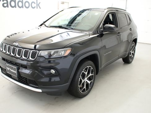 Used 2024 Jeep Compass Limited w/ Sun and Sound Group AWD/4WD image 4
