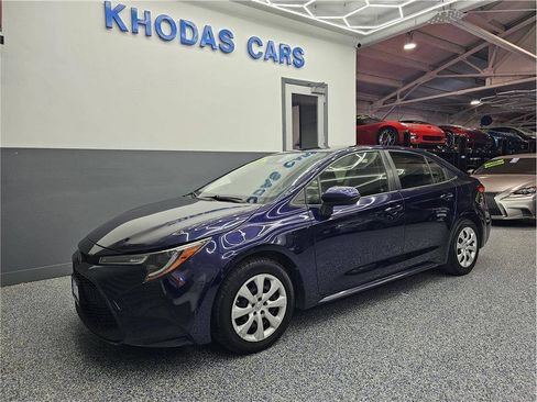 Used 2020 Toyota Corolla LE FWD image 2