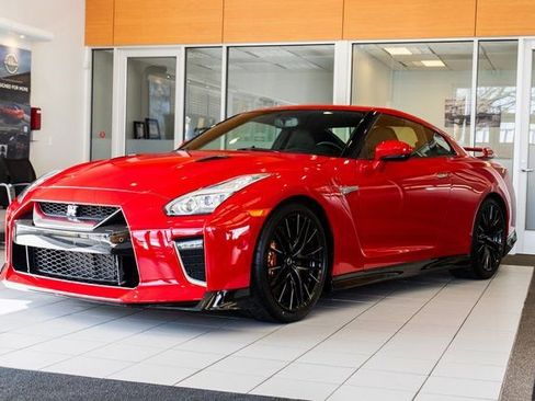 Used 2020 Nissan GT-R Premium w/ Premium Interior Package AWD/4WD image 3