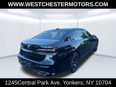 Used 2023 BMW 760i xDrive AWD/4WD image 4