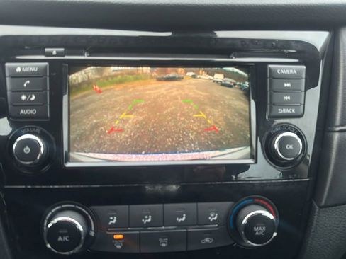 Used 2020 Nissan Rogue S FWD image 25