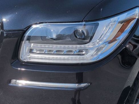 Used 2021 Lincoln Navigator Reserve AWD/4WD image 9