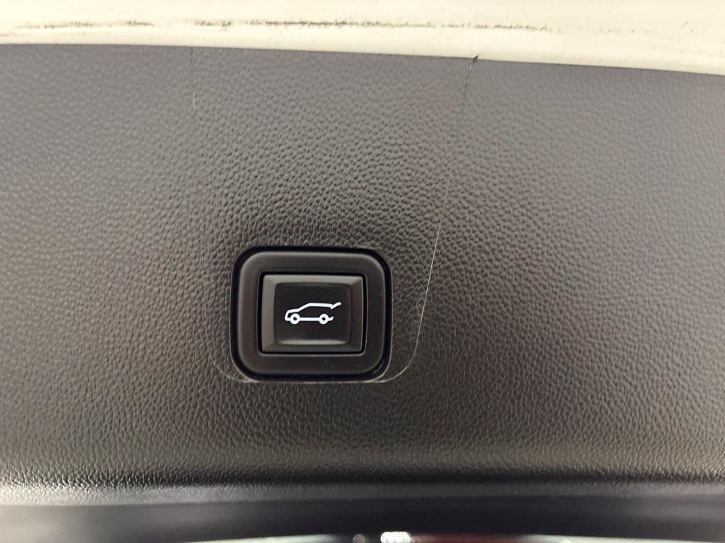 Used 2023 Chevrolet Traverse LT AWD/4WD image 38