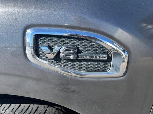 Used 2017 Nissan Titan SV image 5