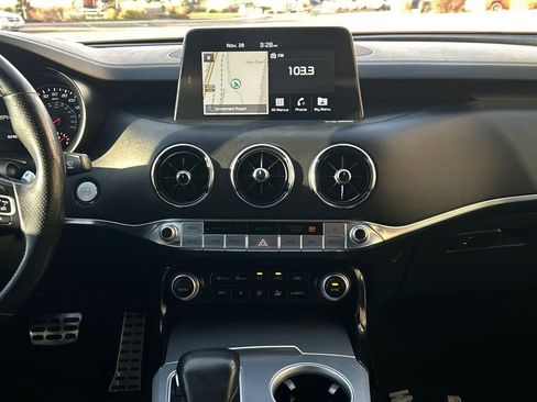 Used 2018 Kia Stinger GT2 image 19
