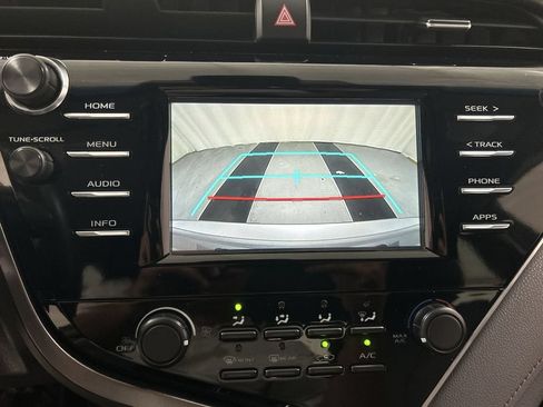 Used 2018 Toyota Camry LE FWD image 15