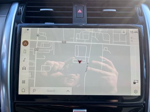 New 2026 Land Rover Discovery Dynamic SE image 19