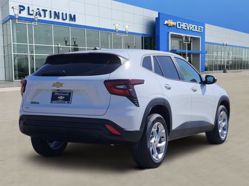 New 2026 Chevrolet Trax LS w/ LS Convenience Package FWD image 5