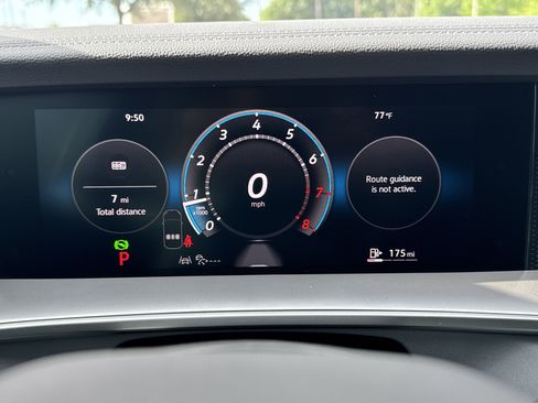 Used 2025 Volkswagen Tiguan SE image 11