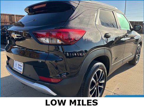 Used 2025 Chevrolet TrailBlazer LT w/ LT Cold Weather Package image 3
