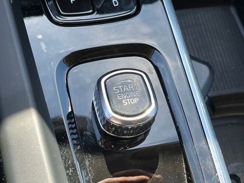 Used 2025 Volvo XC60 B5 Plus image 19