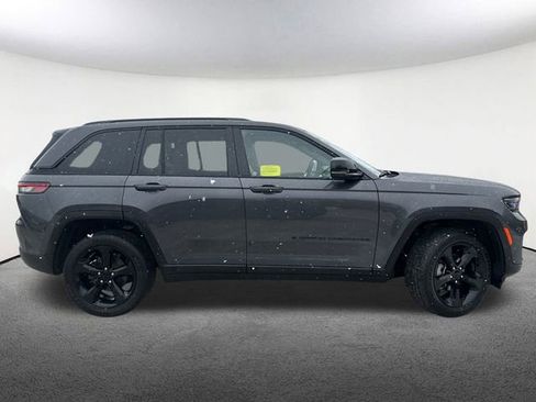 Used 2023 Jeep Grand Cherokee Altitude image 16