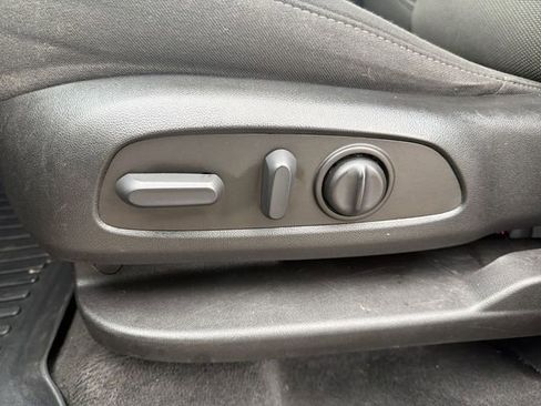 Used 2023 Chevrolet Traverse LT image 14