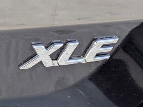 Used 2015 Toyota Sienna XLE image 12