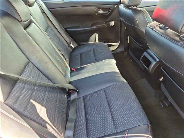 Used 2015 Toyota Camry SE w/ Moonroof Package FWD image 19