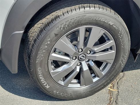 New 2025 Nissan Pathfinder SV image 3