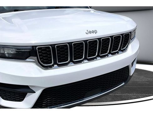 Certified 2024 Jeep Grand Cherokee Laredo AWD/4WD image 54