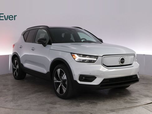 Used 2022 Volvo XC40 P8 Recharge Plus AWD/4WD image 13