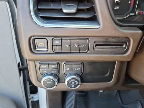 Used 2021 GMC Yukon SLT w/ SLT Premium Package image 33