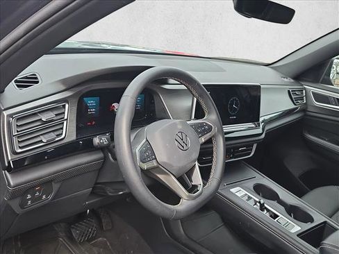 Used 2024 Volkswagen Atlas Cross Sport SE image 8