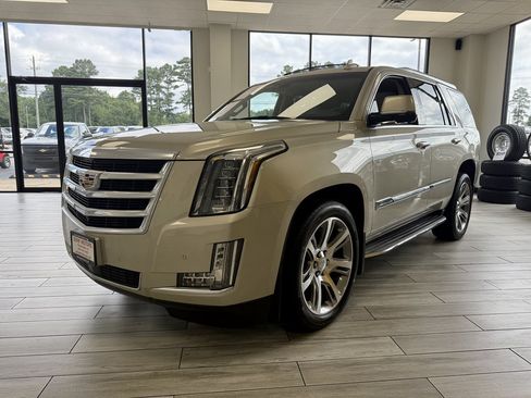 Used 2016 Cadillac Escalade Premium AWD/4WD image 3