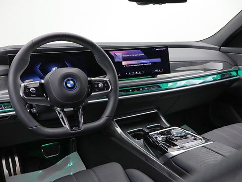 Used 2023 BMW i7 xDrive60 image 43