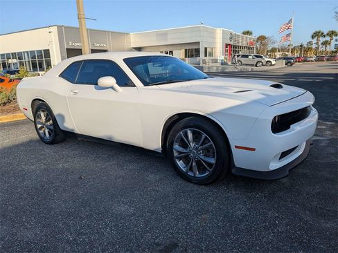 Used 2021 Dodge Challenger SXT image 2