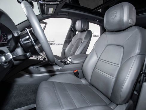 Used 2023 Porsche Cayenne AWD/4WD image 13