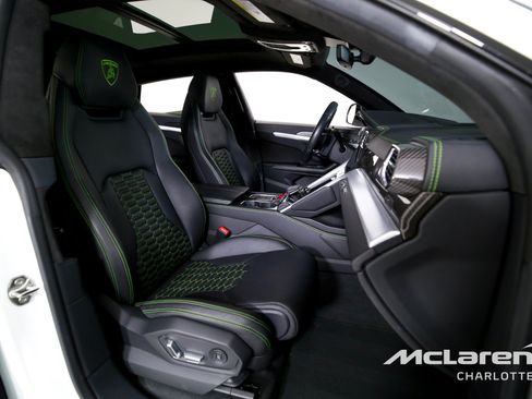 Used 2019 Lamborghini Urus AWD/4WD image 28
