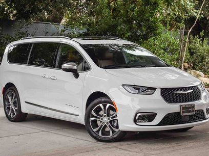 New 2026 Chrysler Pacifica Pinnacle