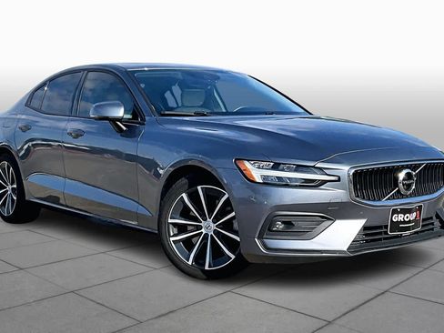 Used 2021 Volvo S60 T5 Momentum image 3