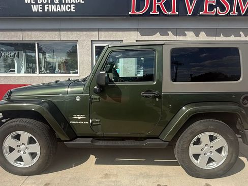 Used 2007 Jeep Wrangler Sahara w/ Dual Top Group AWD/4WD image 5