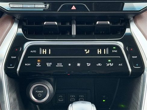 Used 2023 Toyota Venza Limited image 23