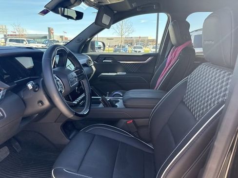 Used 2025 GMC Acadia Denali w/ Super Cruise Package image 8