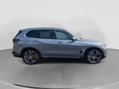 Used 2025 BMW X5 xDrive50e w/ Premium Package AWD/4WD image 6