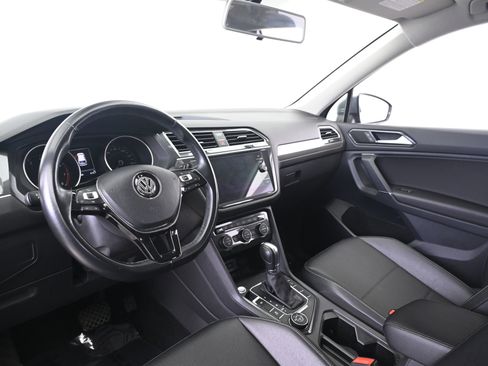 Used 2018 Volkswagen Tiguan SE AWD/4WD image 4